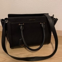 CHARLES & KEITH バッグの画像