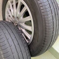 ヴォクシーハイブリッドホイールタイヤの画像