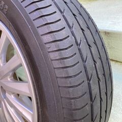 ヴォクシーハイブリッドホイールタイヤの画像