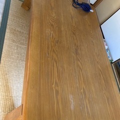 大型のコタツの画像