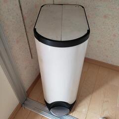 シンプルヒューマンごみ箱の画像