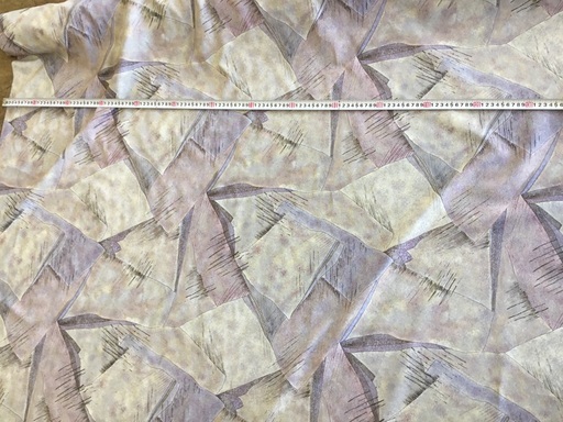 椅子の張り替え、厚手のカーテンに