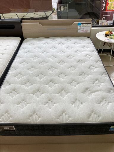 チェストタイプのダブルベッドです！