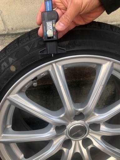 ★スタッドレスタイヤ　ホイールロックナット付き★