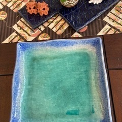 ☆新品エメラルドグリーンの平皿☆