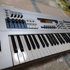 【美品 配送可】YAMAHA ヤマハ シンセサイザー MO6 鍵...