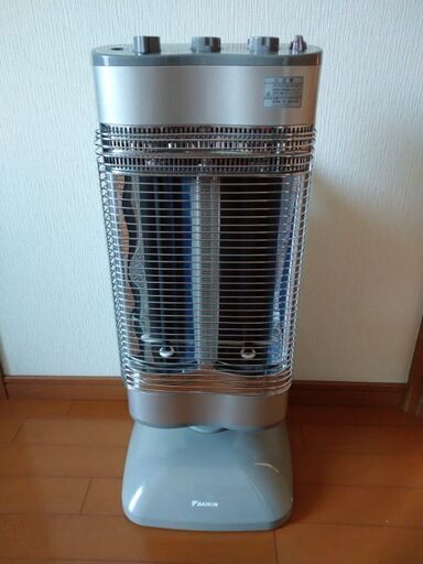 ダイキン遠赤外線暖房機　セラムヒート ERFT11NS