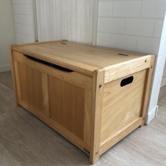 日本メーカーの木製おもちゃ箱！ベンチにもなります！