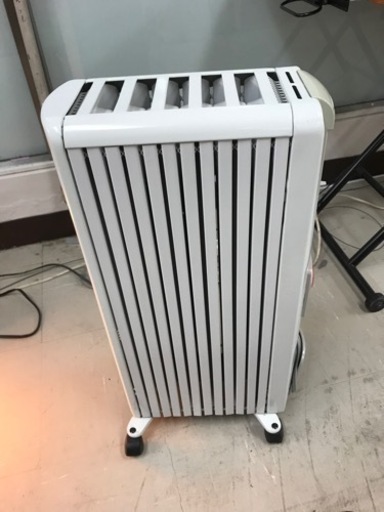 取引場所　南観音　K  2202-130  デロンギ　オイルヒーター  カバー付