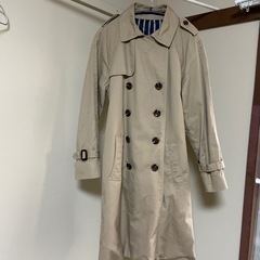 ベージュトレンチコート