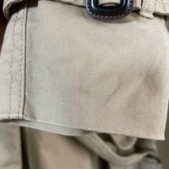 ベージュトレンチコートの画像