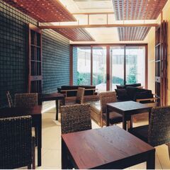 日払い可！17時～21時（22時）までカフェ（6席）ホールと客室（13室）夕食のお手伝いの画像