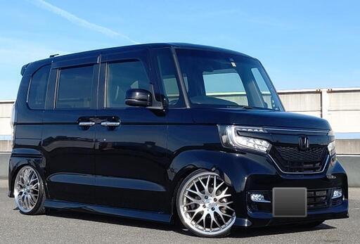 現行N-BOXカスタム☆引張17インチ!ペタペタ仕様☆車検8年3月