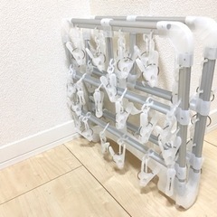 【美品✨】クリップハンガー🧦角ハンガー ピンチハンガー IKEA イケア 洗濯物干しハンガー 洗濯バサミ42個付き 透明 折りたたみ式 自立する 靴 下着 小物の画像