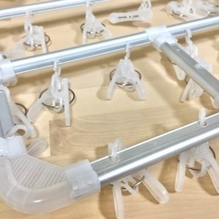 【美品✨】クリップハンガー🧦角ハンガー ピンチハンガー IKEA イケア 洗濯物干しハンガー 洗濯バサミ42個付き 透明 折りたたみ式 自立する 靴 下着 小物の画像