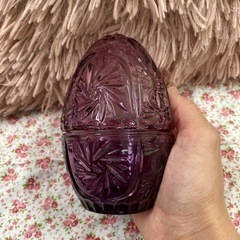 ガラスのエッグ型小物入れの画像