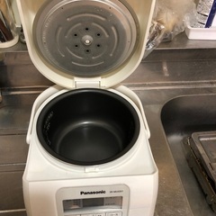 電気炊飯器(美品)、都市ガス二口コンロ、ドライヤー　の画像