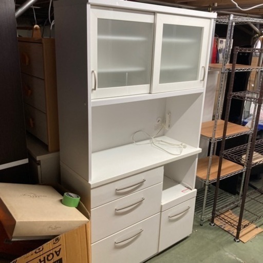 ● 大型キッチン収納、カップボード、白