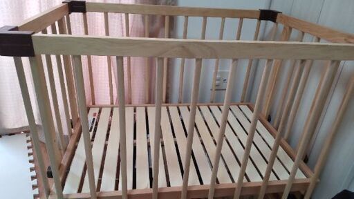 ファルスカ　ベビーベッドとコンパクトベッド