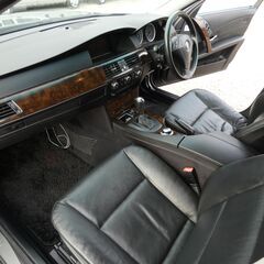 ■217★BMW　5シリーズ（H17年式）★ディーラー車★ステアリングコントロール★オートクルーズ★純正ナビ（ＣＤ　ＭＤ　ＡＭＦＭ）★シートヒーター★本革★ＥＴＣ★ＨＩＤ★電動格納ミラー★パワースライドシート★の画像