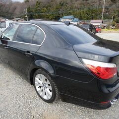 ■217★BMW　5シリーズ（H17年式）★ディーラー車★ステアリングコントロール★オートクルーズ★純正ナビ（ＣＤ　ＭＤ　ＡＭＦＭ）★シートヒーター★本革★ＥＴＣ★ＨＩＤ★電動格納ミラー★パワースライドシート★の画像