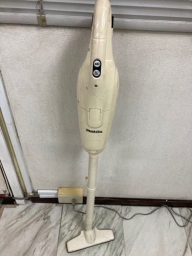 マキタ　掃除機　バッテリー　充電器付き　紙パック式