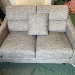 リサイクルサービス八光 田上店 配達・設置OK】グレー 2人掛けソファ