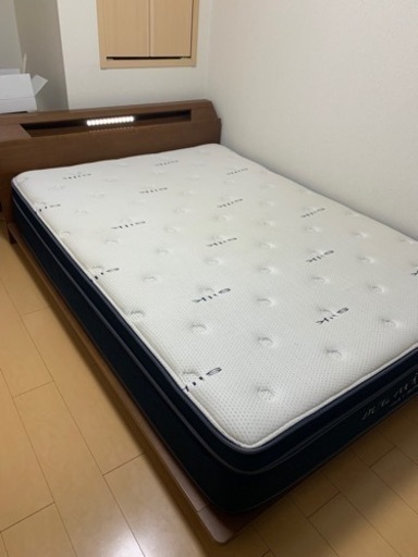 ダブルベッド（お願い事項あり）