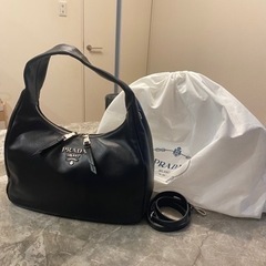 PRADA bagショルダーストラップ付き