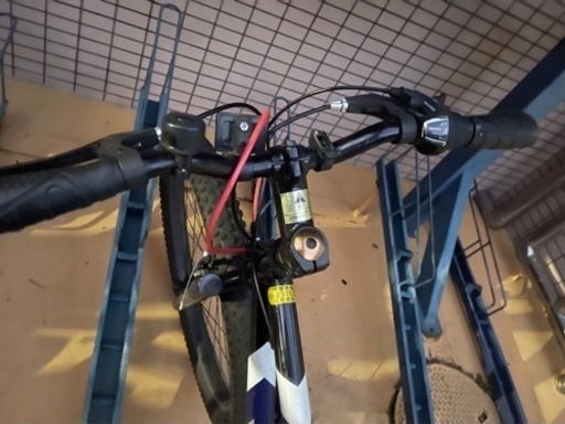 テーブルと自転車