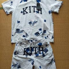 kith ﾌﾛｰﾗﾙ ｼｱｻｯｶｰ　Tシャツとショートパンツ