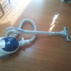 中古　16年製　HITACHI 紙パック式クリーナー CV-VW...