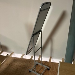 ● スタンドミラー、キャスター付き、スチールフレームの画像