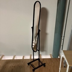 ● スタンドミラー、キャスター付き、黒、スチールフレーム