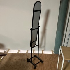 ● スタンドミラー、キャスター付き、黒、スチールフレームの画像