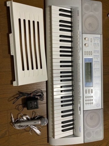 カシオ電子ピアノ　LK-207