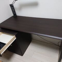 victorパソコンデスクスタンド付き値下げ！の画像