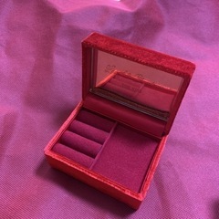 THE   KISS  赤い収納ケース