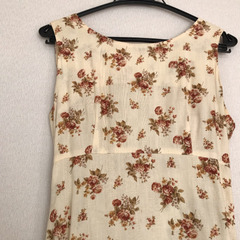 レトロ風花柄ワンピースの画像