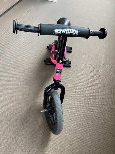 美品　ストライダー(スポーツタイプ) とスタンドのセット　室内保管