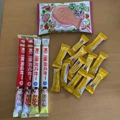 決定！お菓子　モルカーコインケース？２個