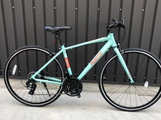 売切◆新車☆アルミフレーム シマノ21段 クロスバイク ROOTS 限定カラー 長距離楽々 ふんわりフィットサドル