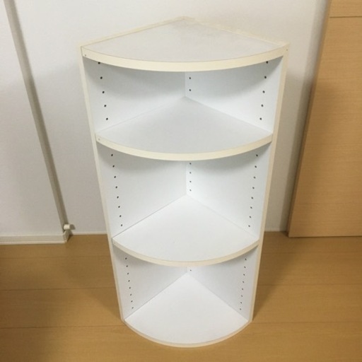 【値下げ中】三角コーナー カラーボックス 棚の高さ調整可能 白