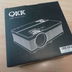 QKK小型プロジェクター　HDMIケーブル付きの画像