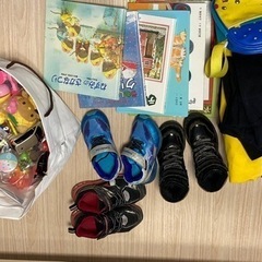 子供服、靴、おもちゃ