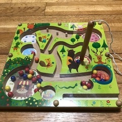 木の玩具　木の実の迷路の画像