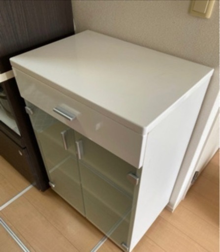 （引取り待ち）白の食器棚