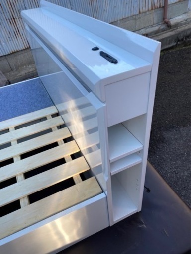 ホワイトセミダブルベッド　美品
