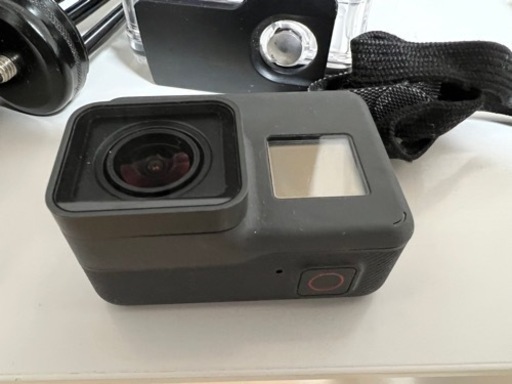 ★取引確定★ GoProHERO6Black＋64GBmicroSDカード、純正バッテリー１個、相互バッテリー2個＋三脚など付属品付き