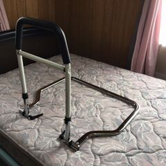 値下げしました。　起き上がり補助　手すり　ベッド用アーム　EZG...